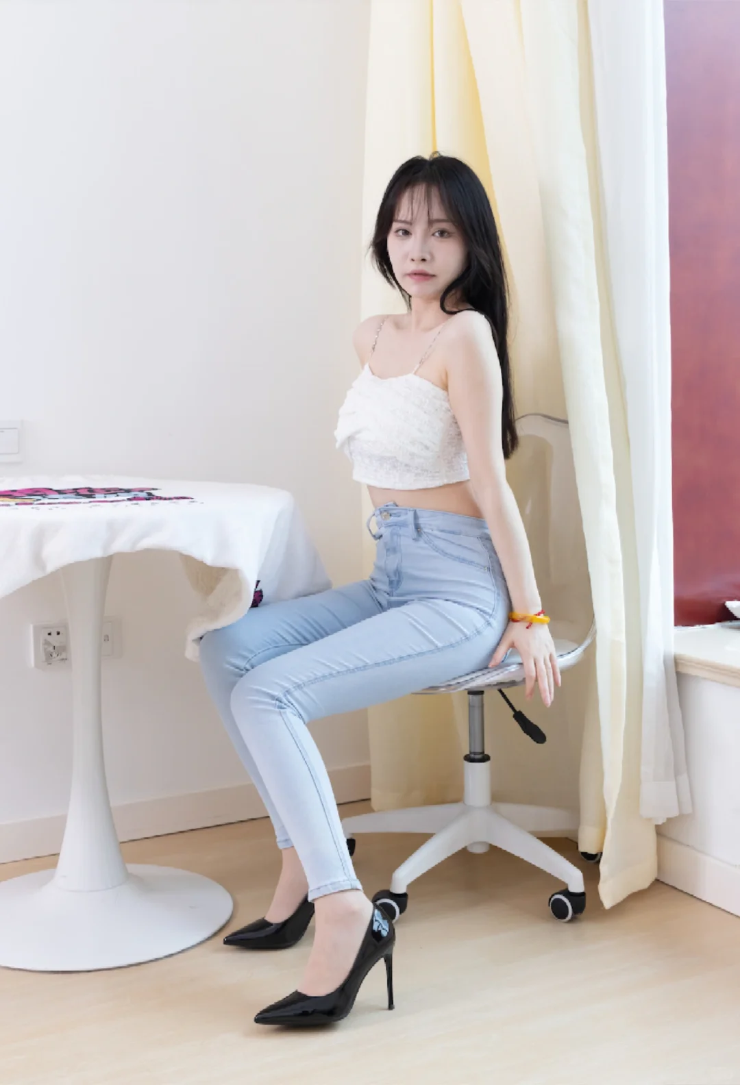 辣妹写真爆火秘诀！穿搭+拍摄技巧