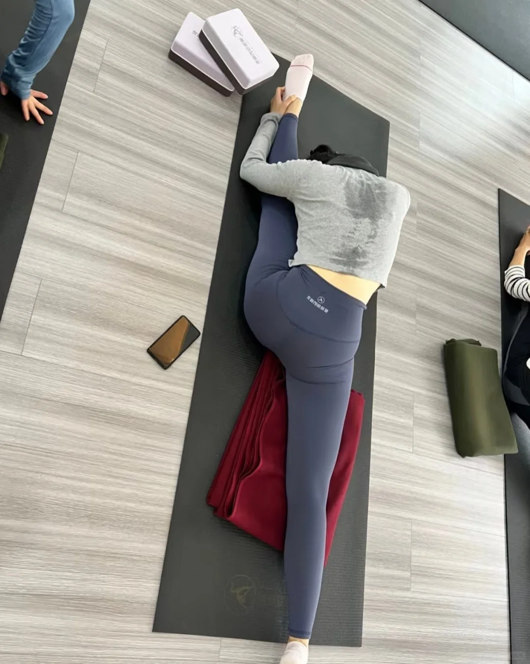 瑜伽女孩的拉伸瞬间🧘‍♀️