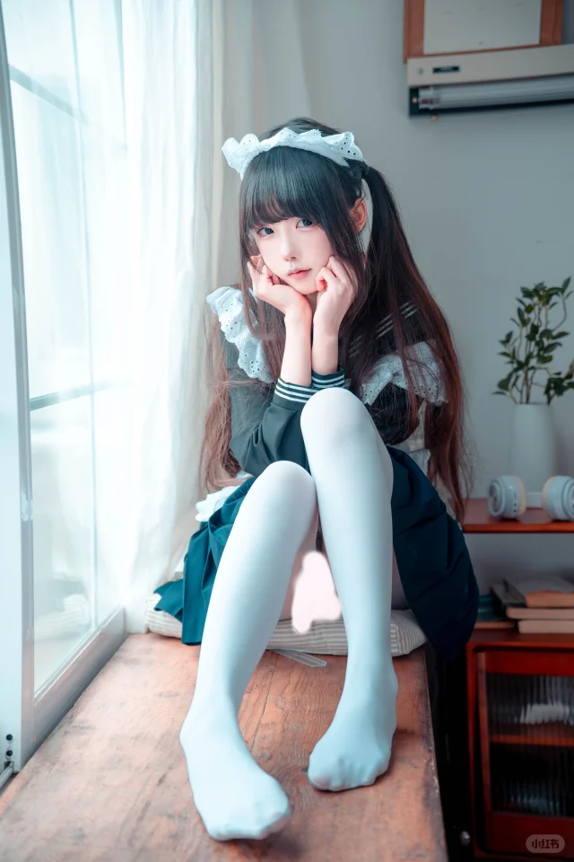小猫看着你