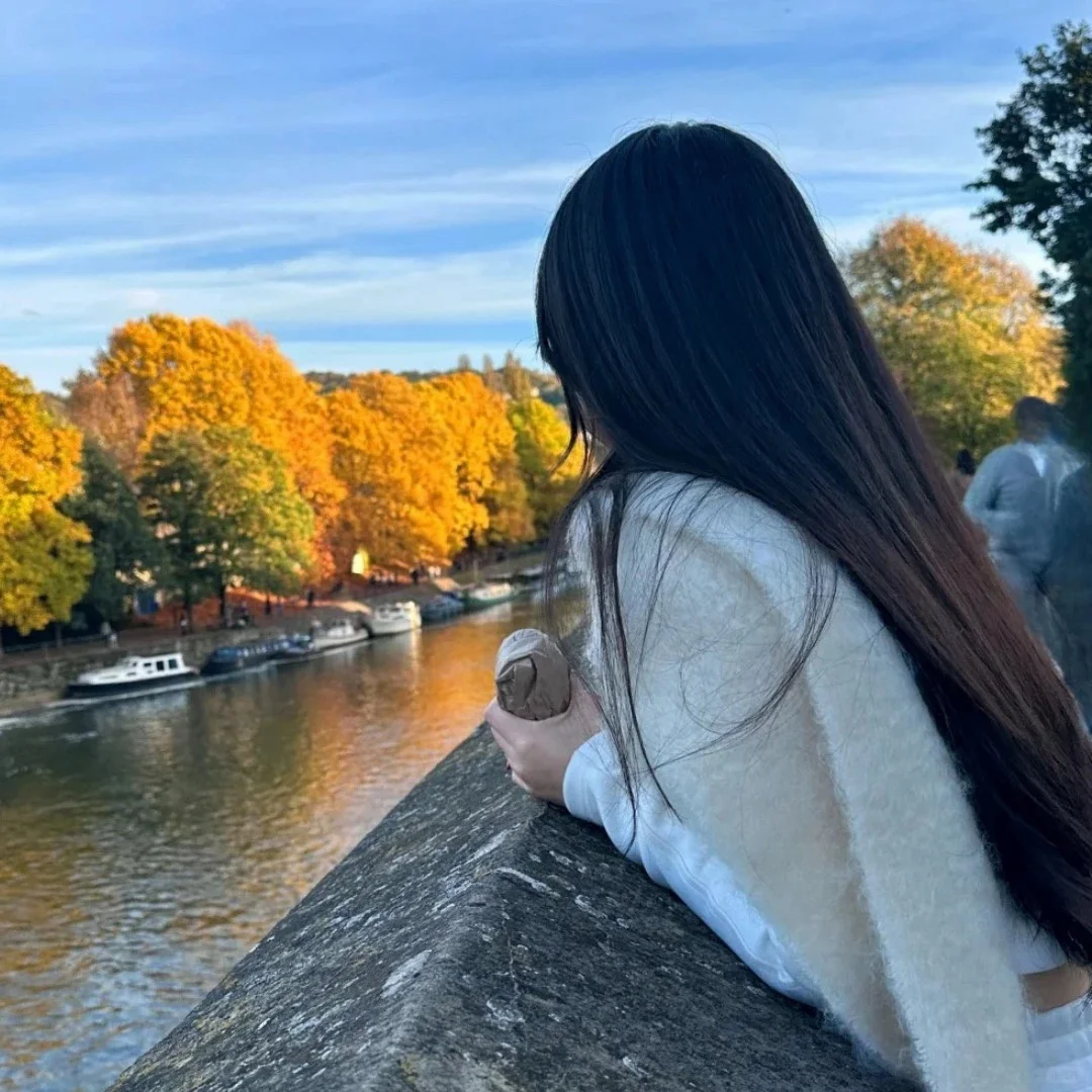 慵懒风迷人女生头像