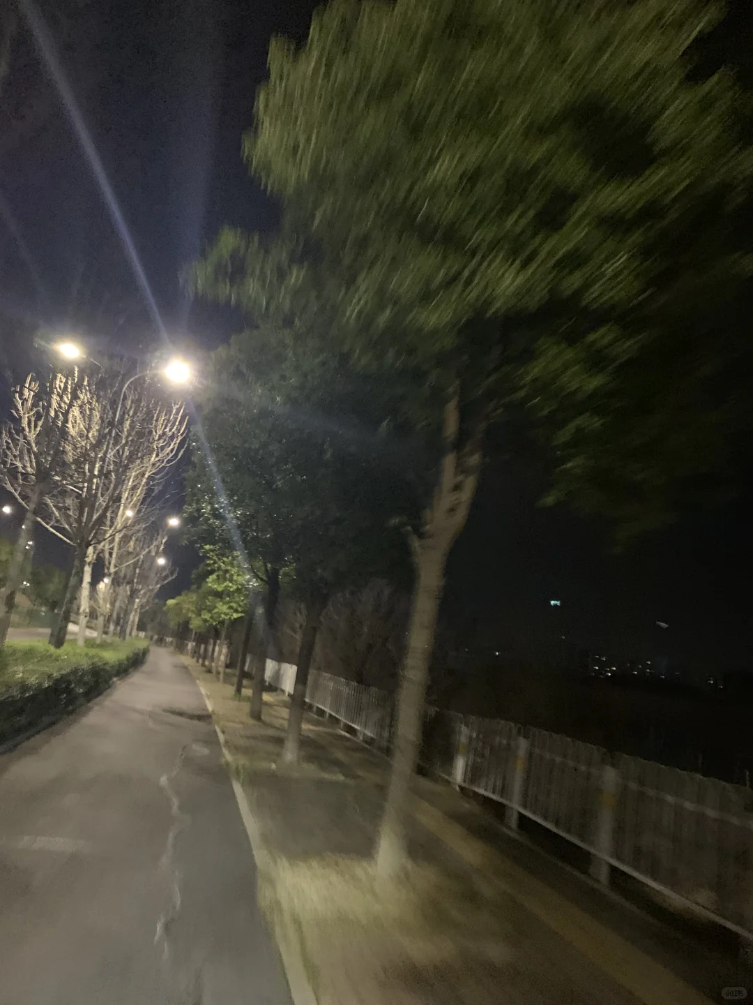 对女朋友总是有一种放不下的操心…