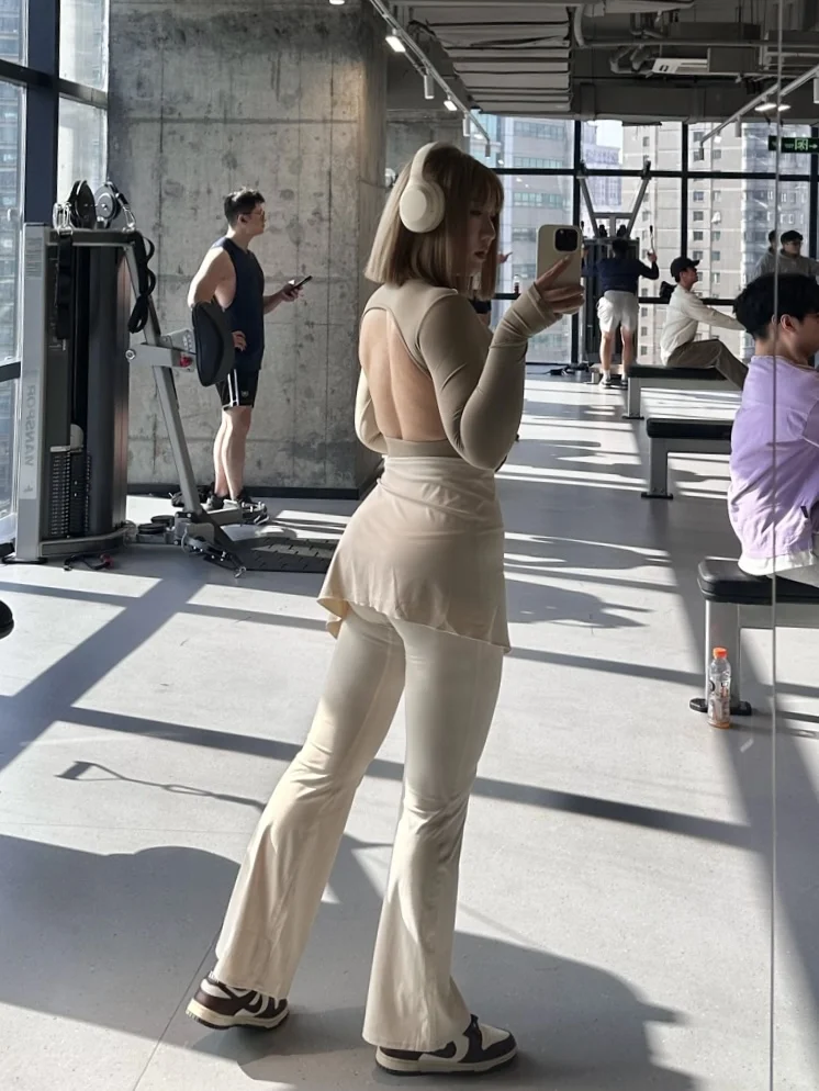 裤裙叠穿也太懂女孩子啦