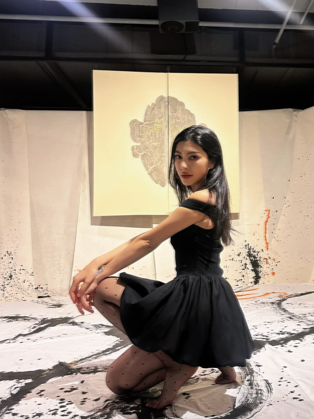 一边看展一边拍照