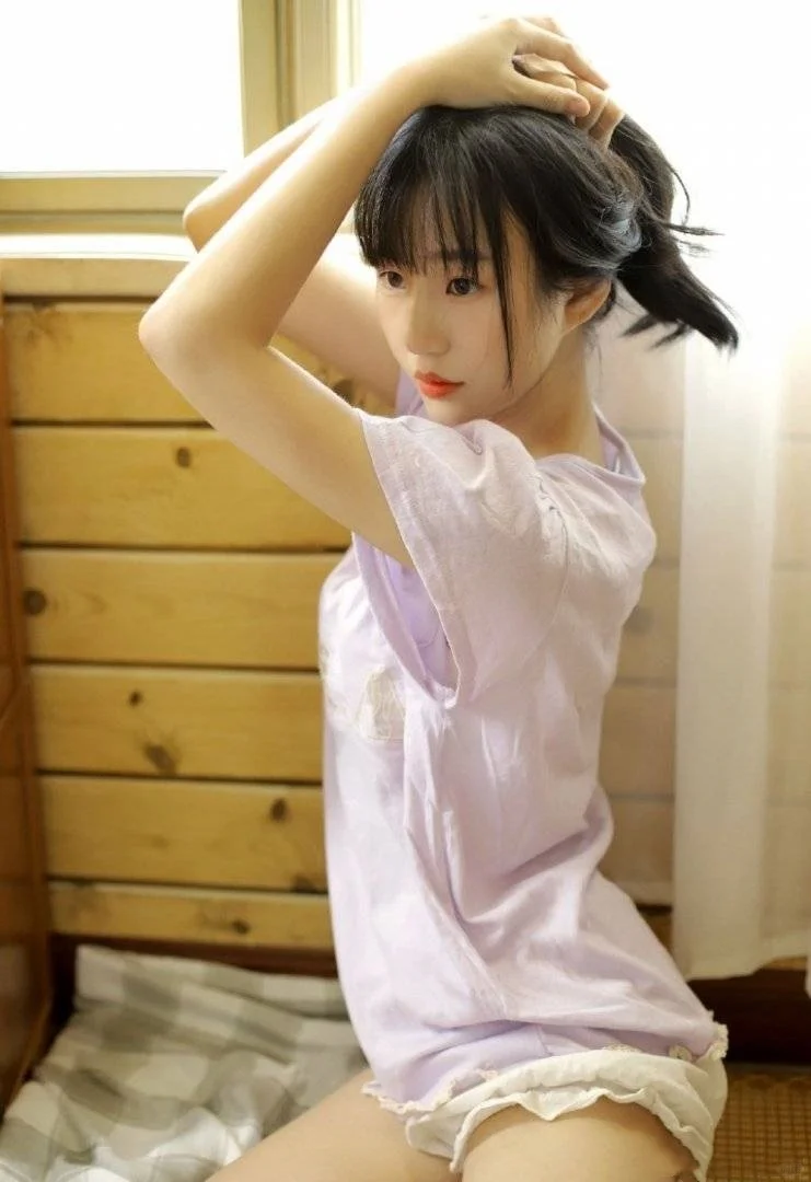 清纯美女，白嫩美腿，唯美！