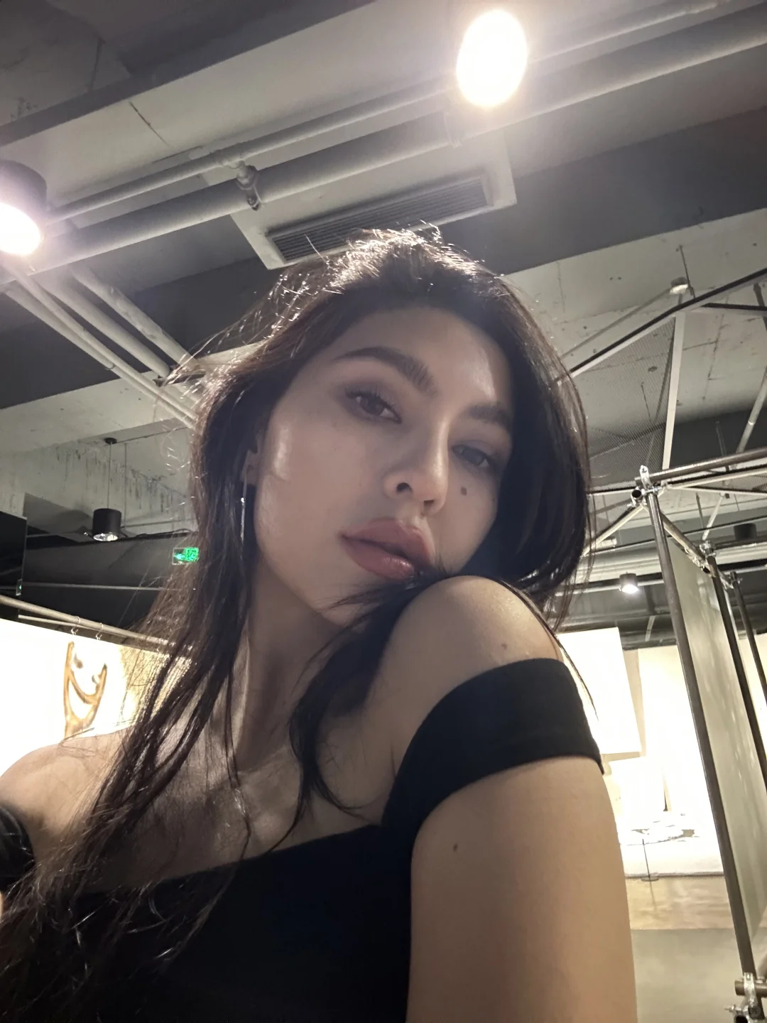一边看展一边拍照
