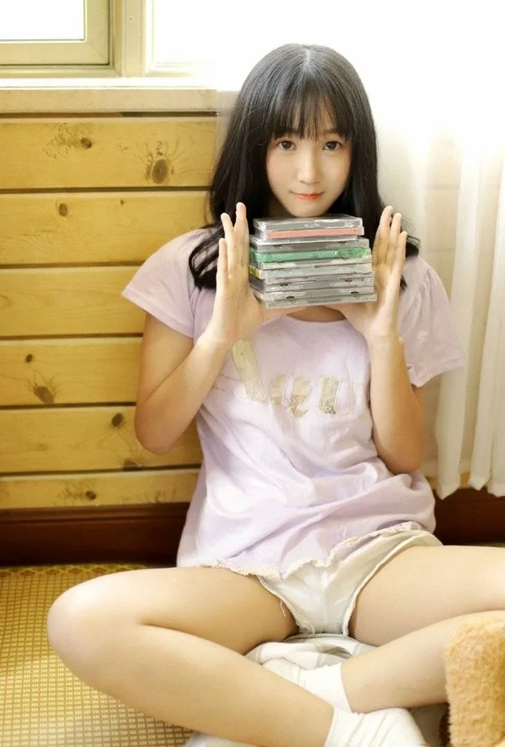 清纯美女，白嫩美腿，唯美！