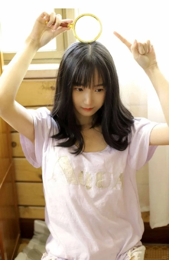 清纯美女，白嫩美腿，唯美！