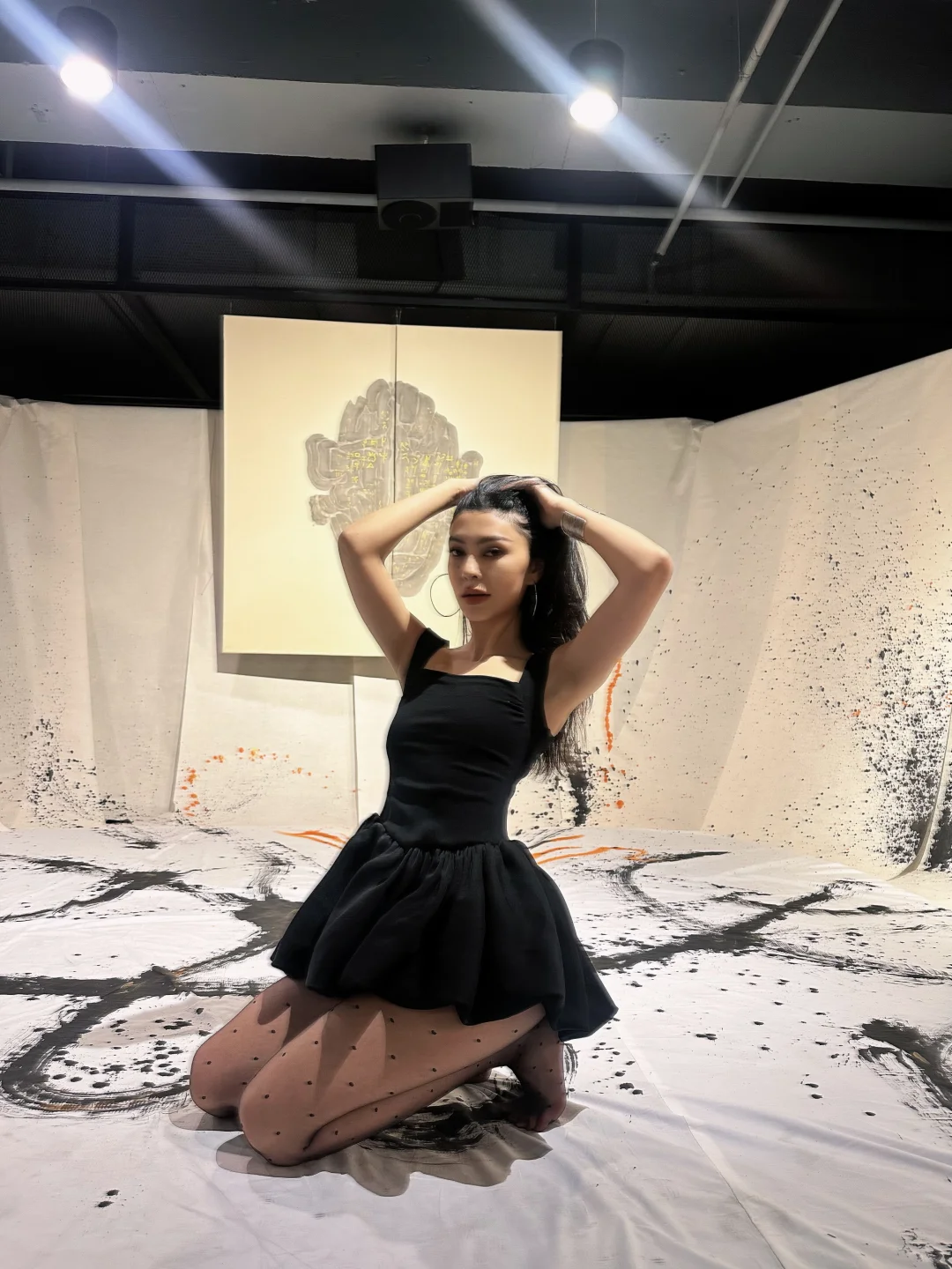 一边看展一边拍照