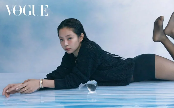 jennie登VOGUE封面！白丝+湿发谁懂！