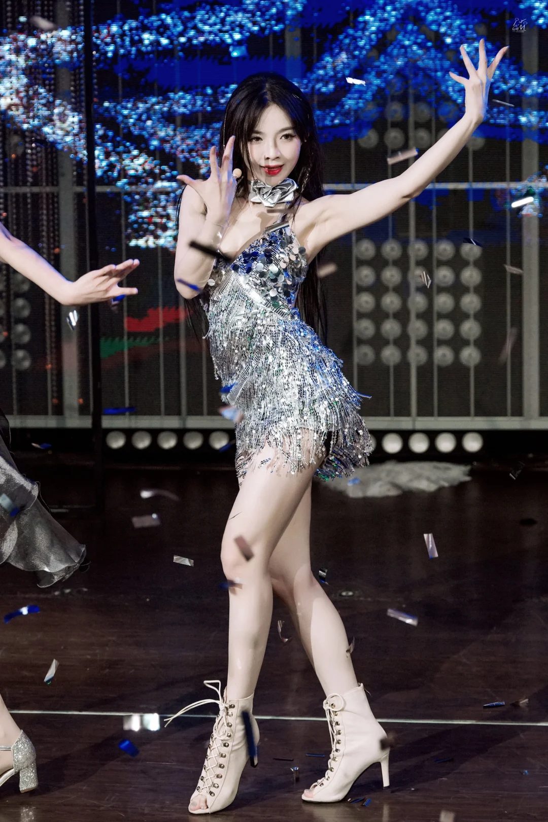 许杨玉琢媚眼如丝