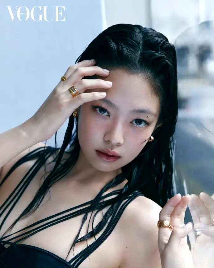 jennie登VOGUE封面！白丝+湿发谁懂！