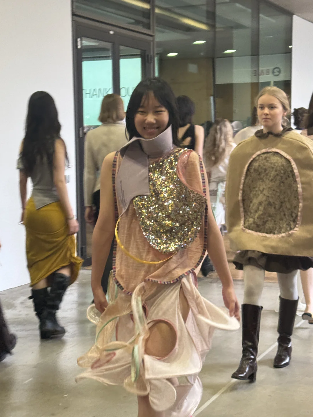 圣马丁Jersey秀场miumiu模特穿我做的美裙