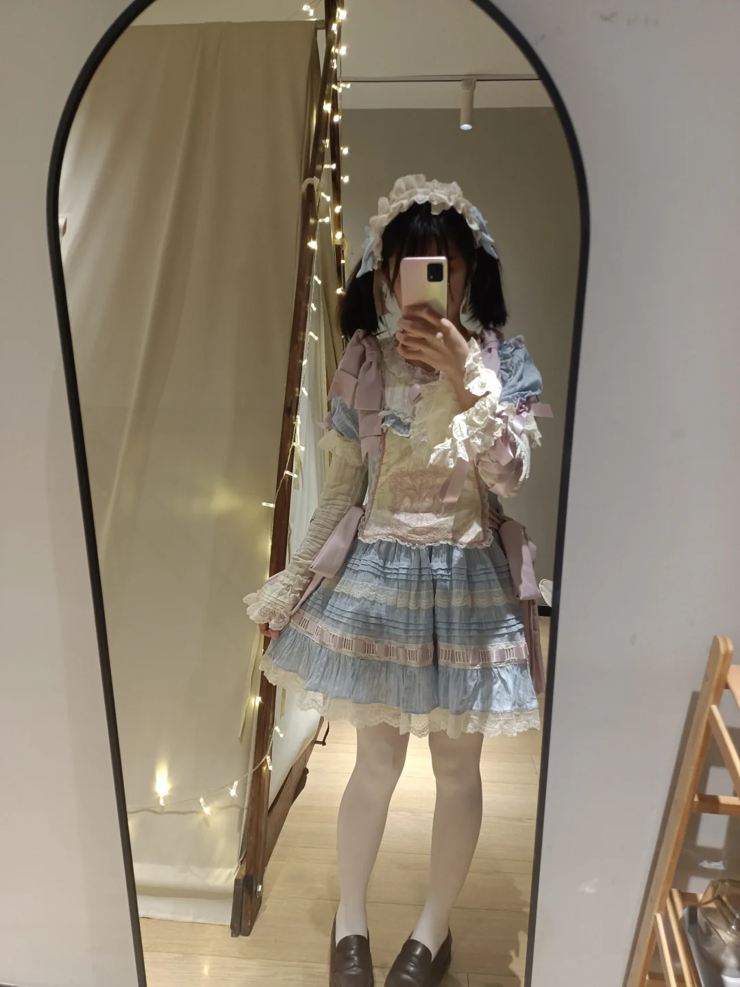 雨幕下的蓝色少女?