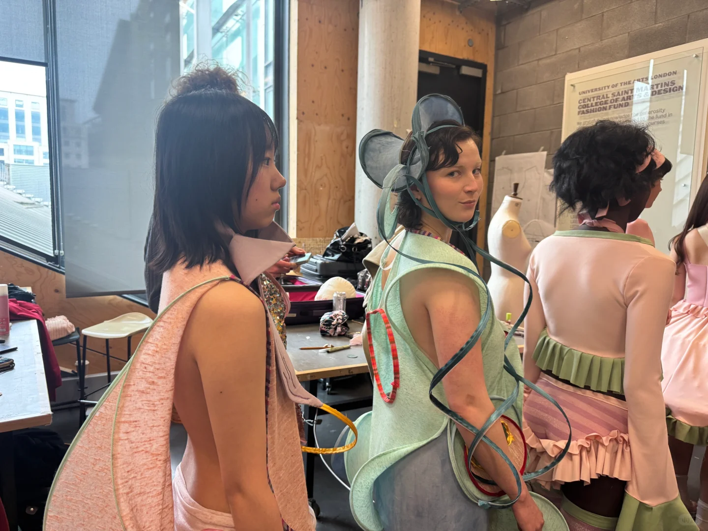 圣马丁Jersey秀场miumiu模特穿我做的美裙