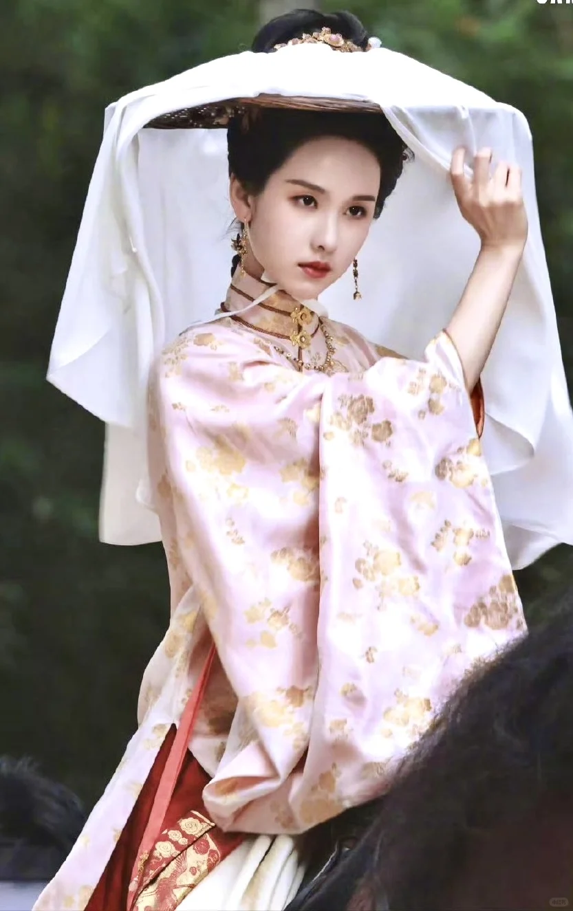 《贵女》神图️你见过这样的陈都灵吗
