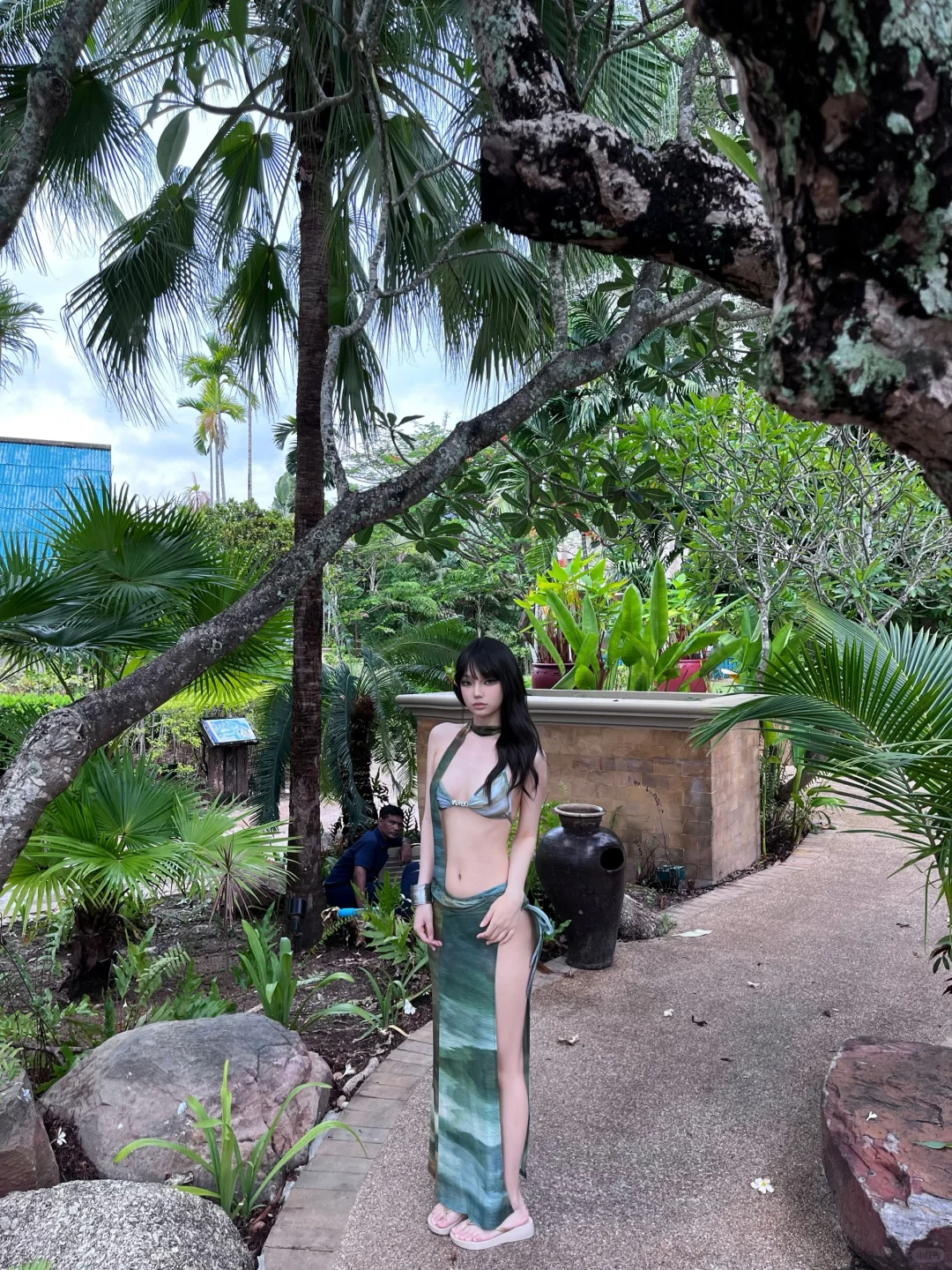 Blue, damp and hot.🌴🐠