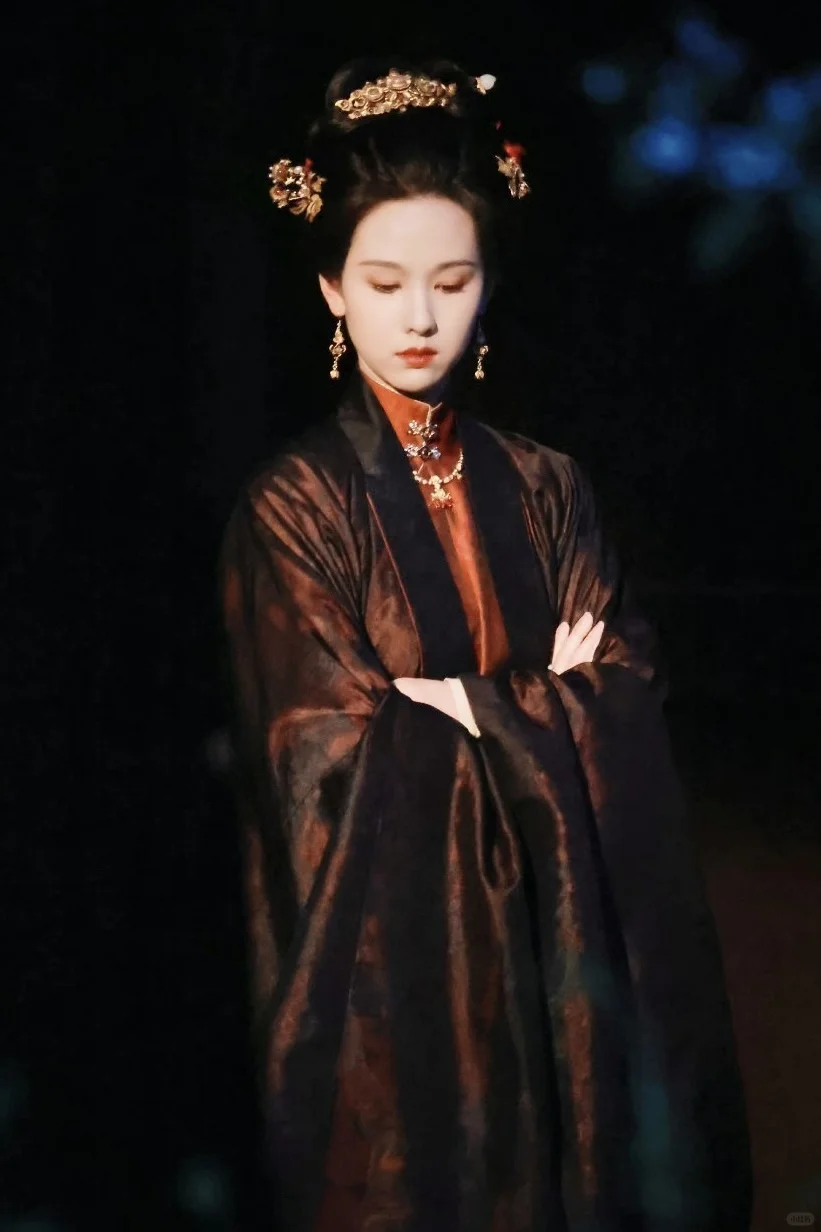 《贵女》神图️你见过这样的陈都灵吗