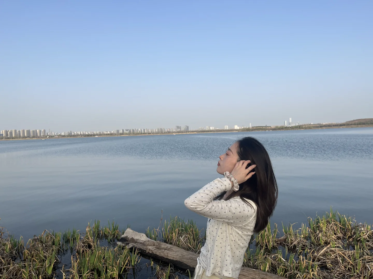 女孩子就是拍到好看的照片就很开心