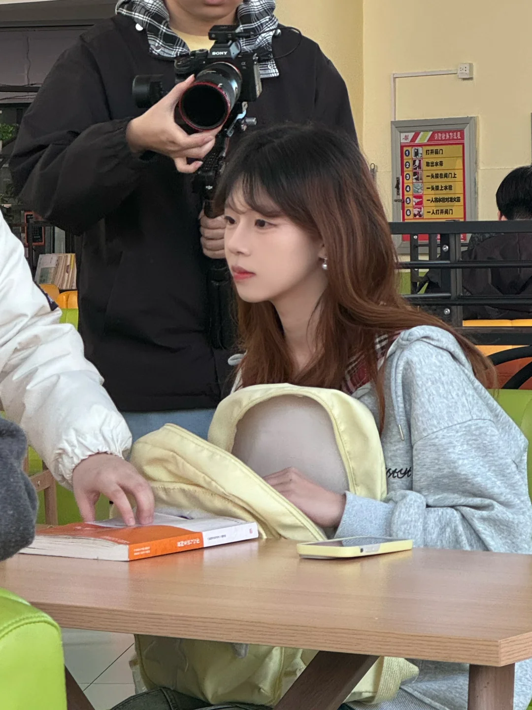 是青春女大既视感么