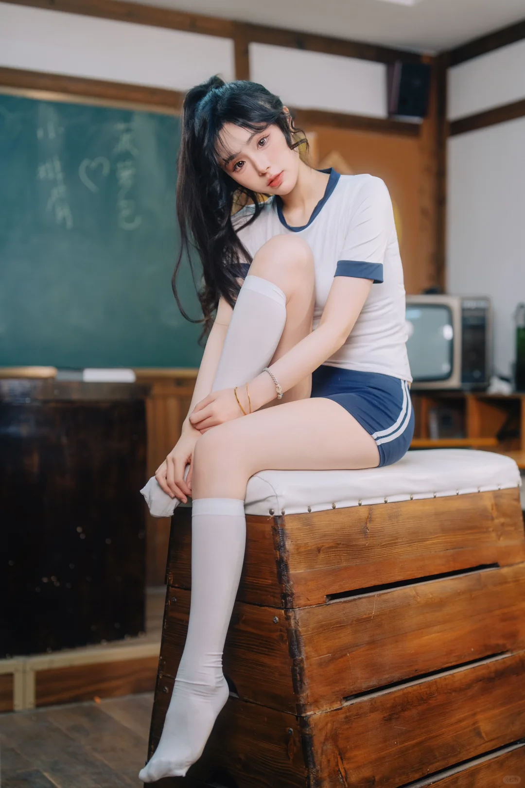 青春不散场，教室里的体操服少女