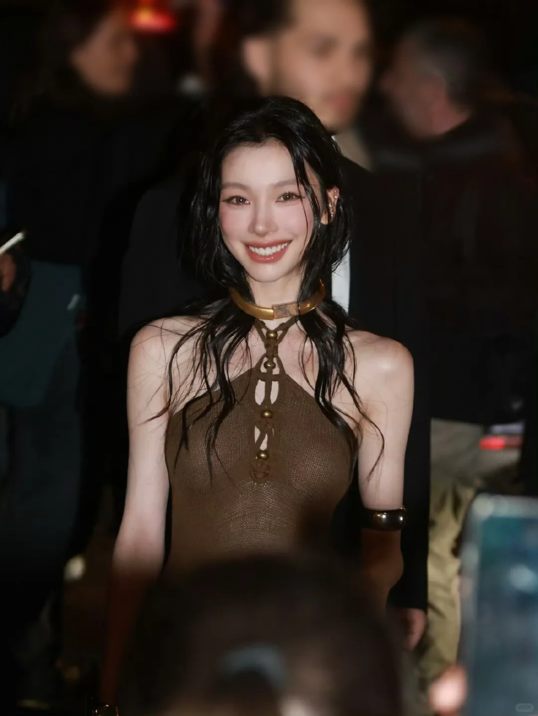 易梦玲在时装周杀疯了，湿发美人鱼美绝了