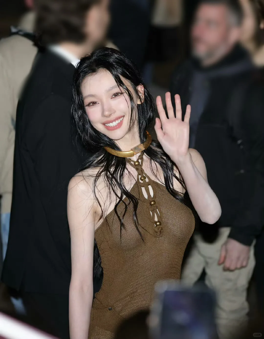 易梦玲在时装周杀疯了，湿发美人鱼美绝了