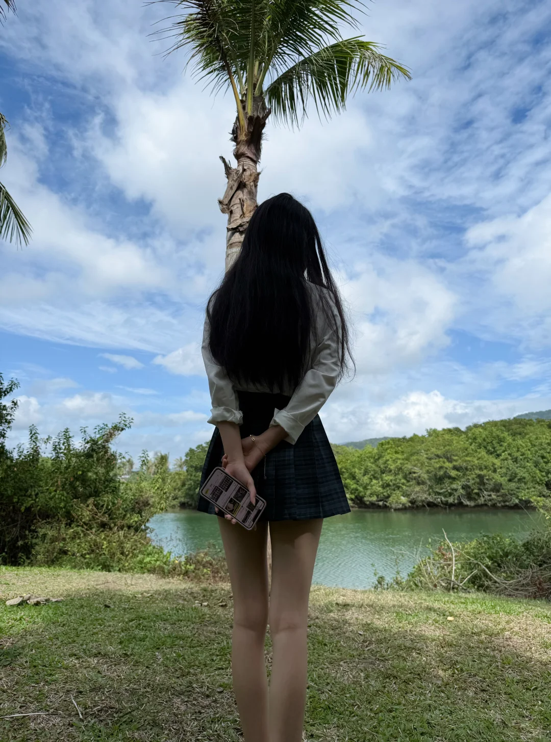 一起在草坪上晒太阳啊