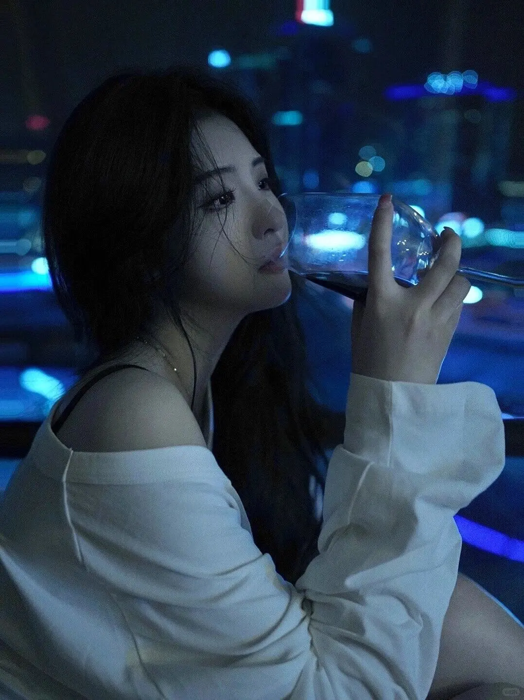 清冷忧伤氛围高级感女生头像