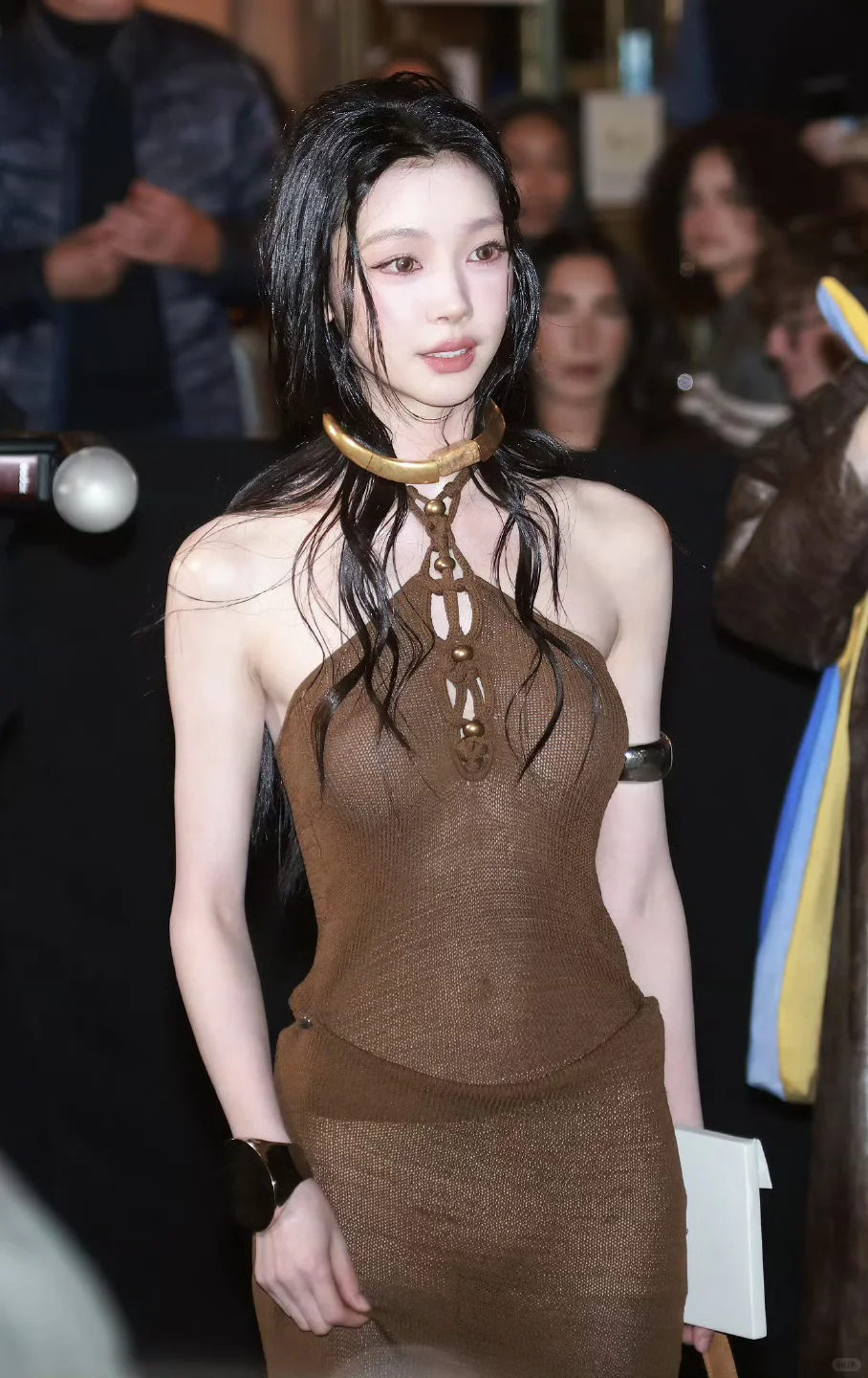 易梦玲在时装周杀疯了，湿发美人鱼美绝了