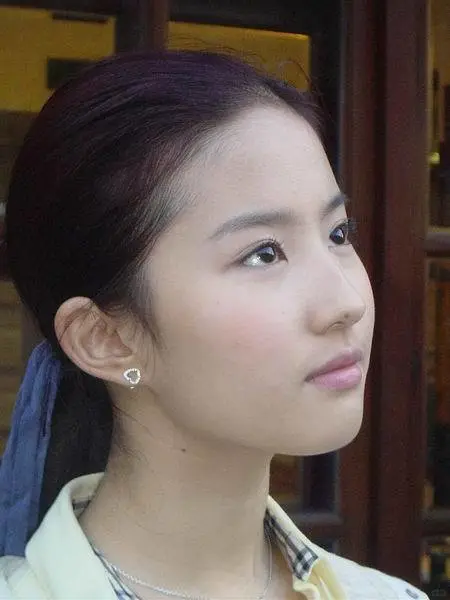 刘亦菲，简直是越素越美的美女代表…