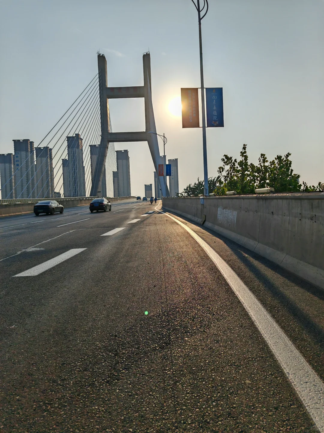 秋日校园，与爱同行