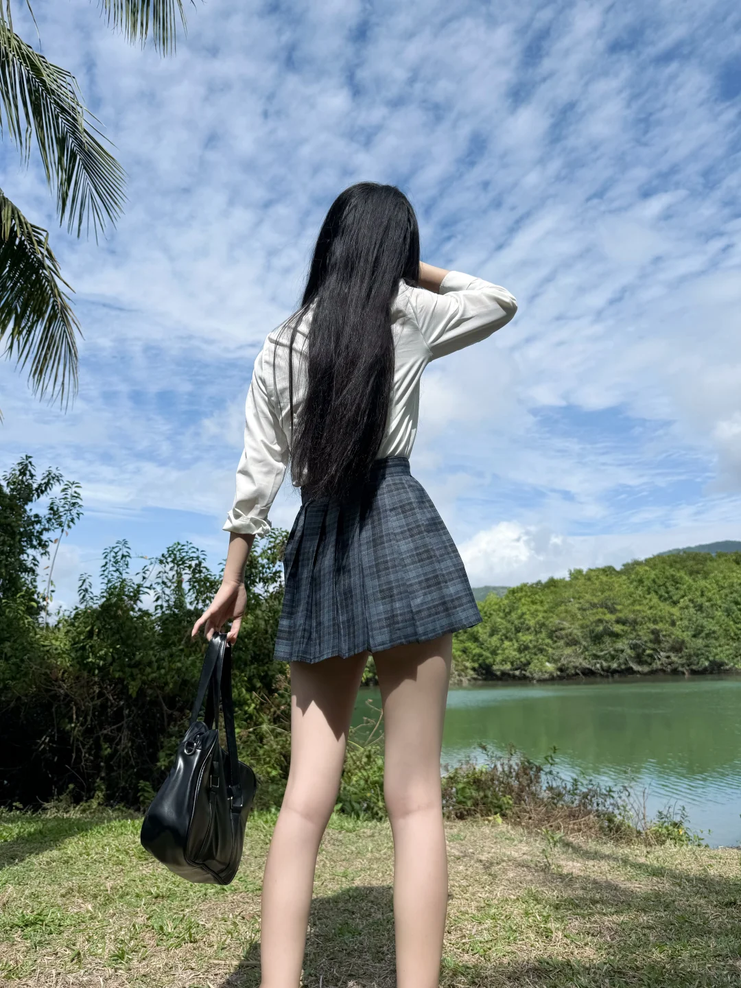 一起在草坪上晒太阳啊