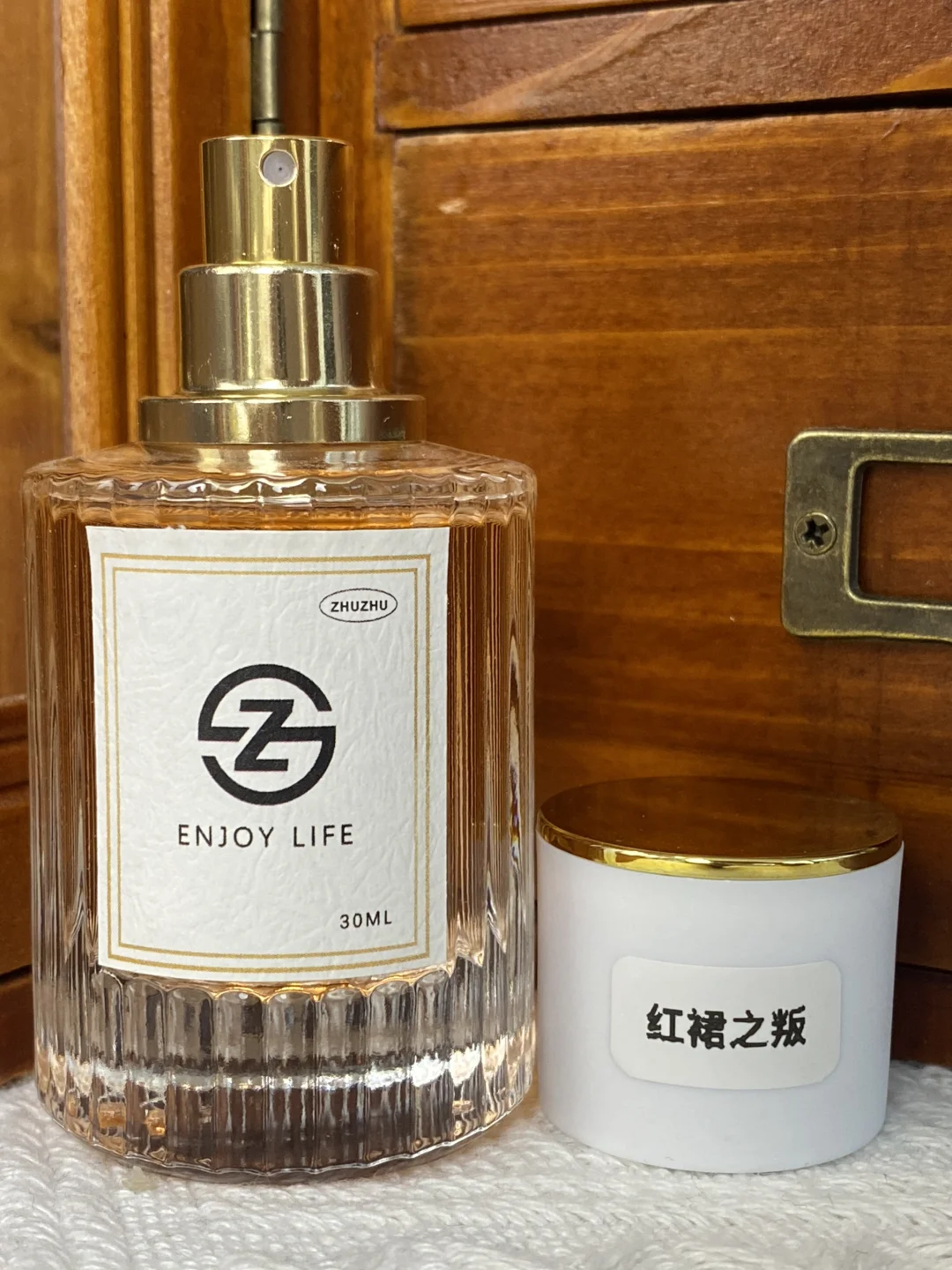 “红裙之叛”令“多多”都着迷的性感大女主香气