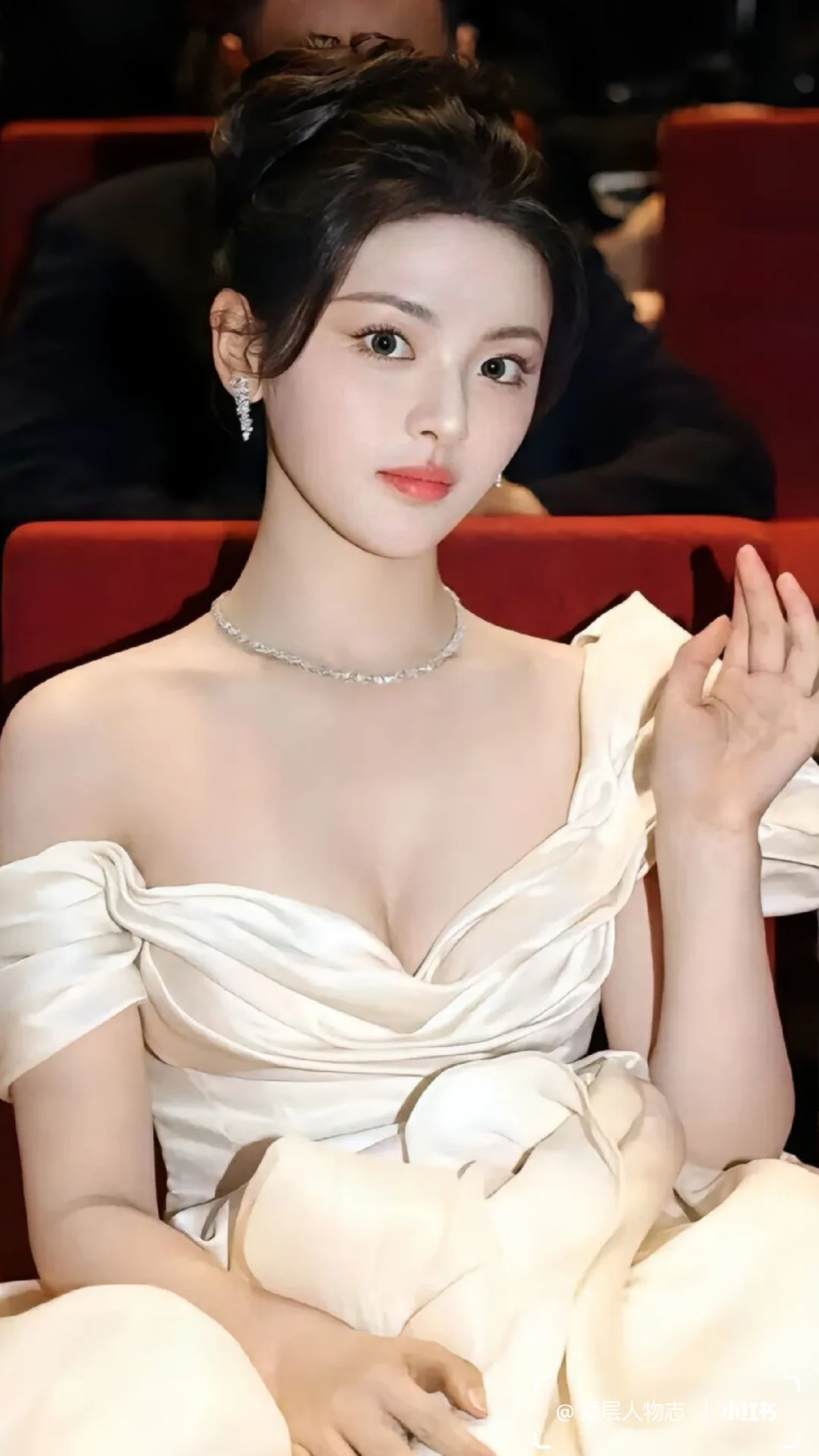 杨超越┆性感写真集，美出高级感