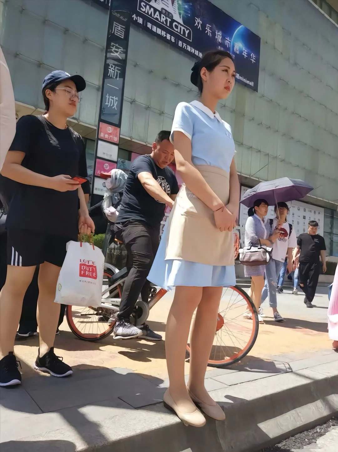 好利来小姐姐的身材咋样