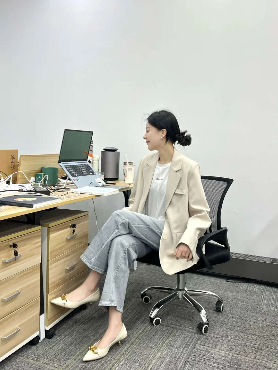 开工第六天废物员工 有点会穿