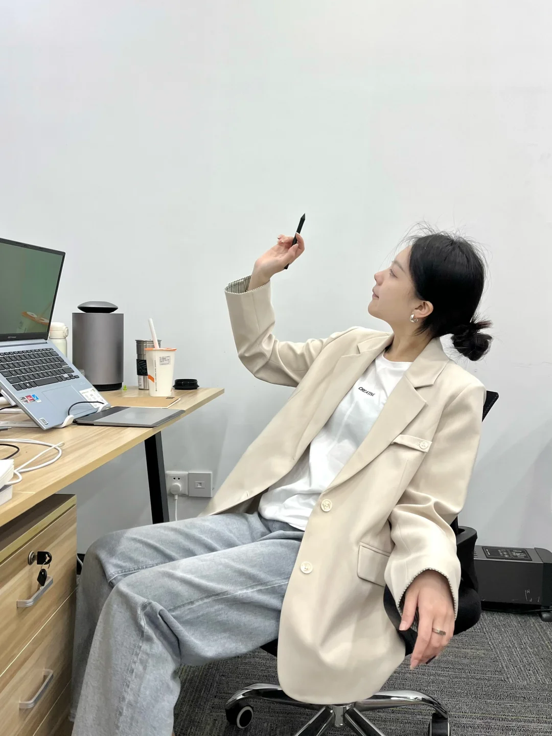 开工第六天废物员工 有点会穿