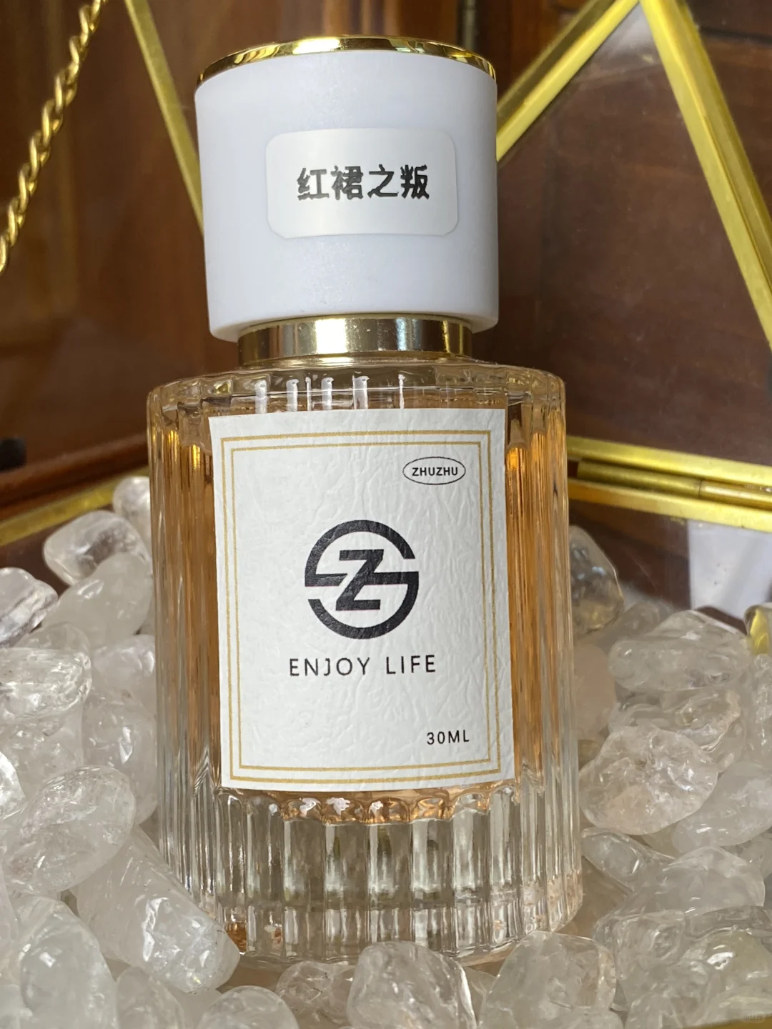 “红裙之叛”令“多多”都着迷的性感大女主香气