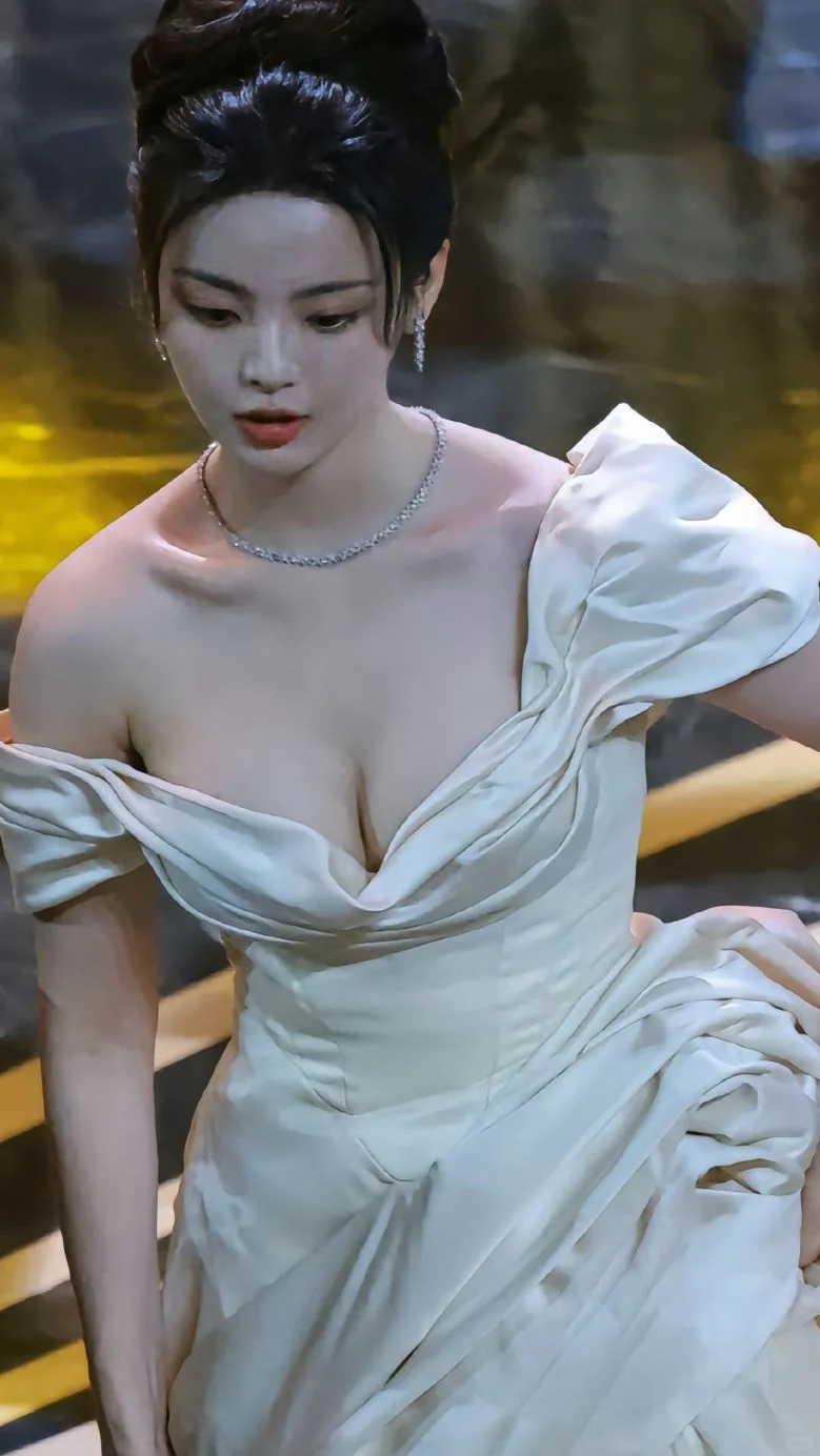 杨超越┆性感写真集，美出高级感
