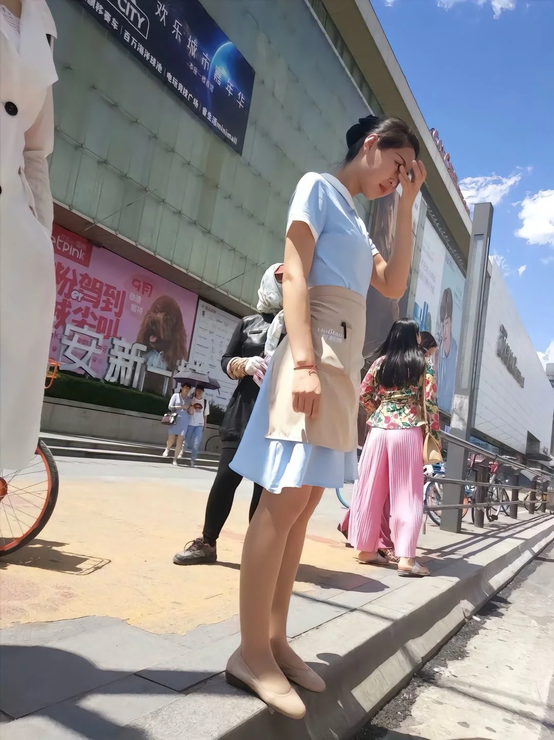 好利来小姐姐的身材咋样
