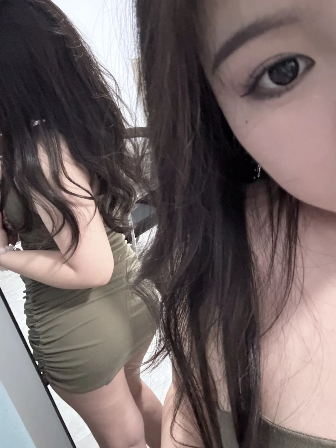 卷卷毛包臀裙