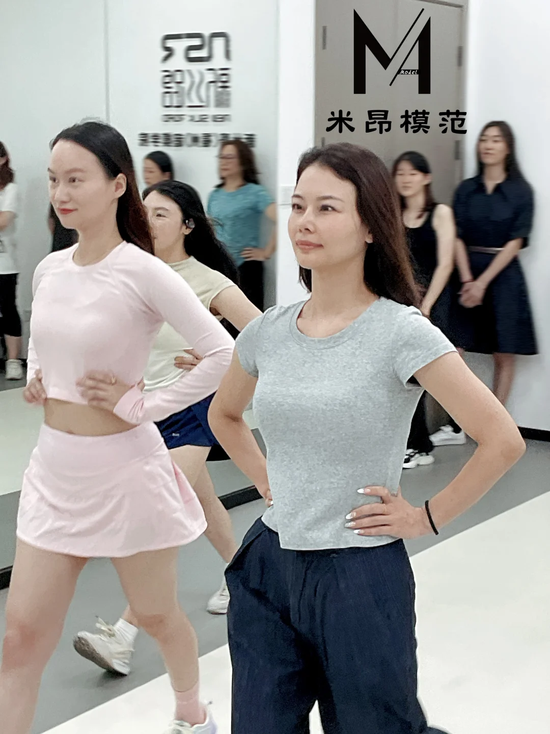 成人形体模特 美从来都是不被定义的