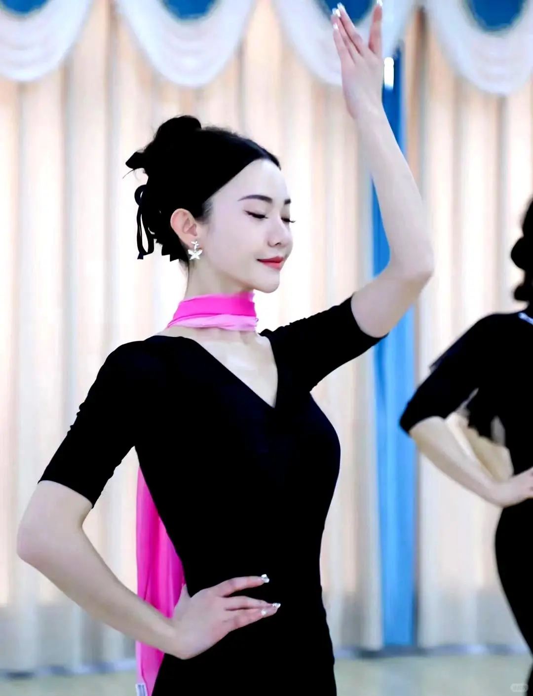 郑州的姐妹们，知道什么是形体与仪态的美感