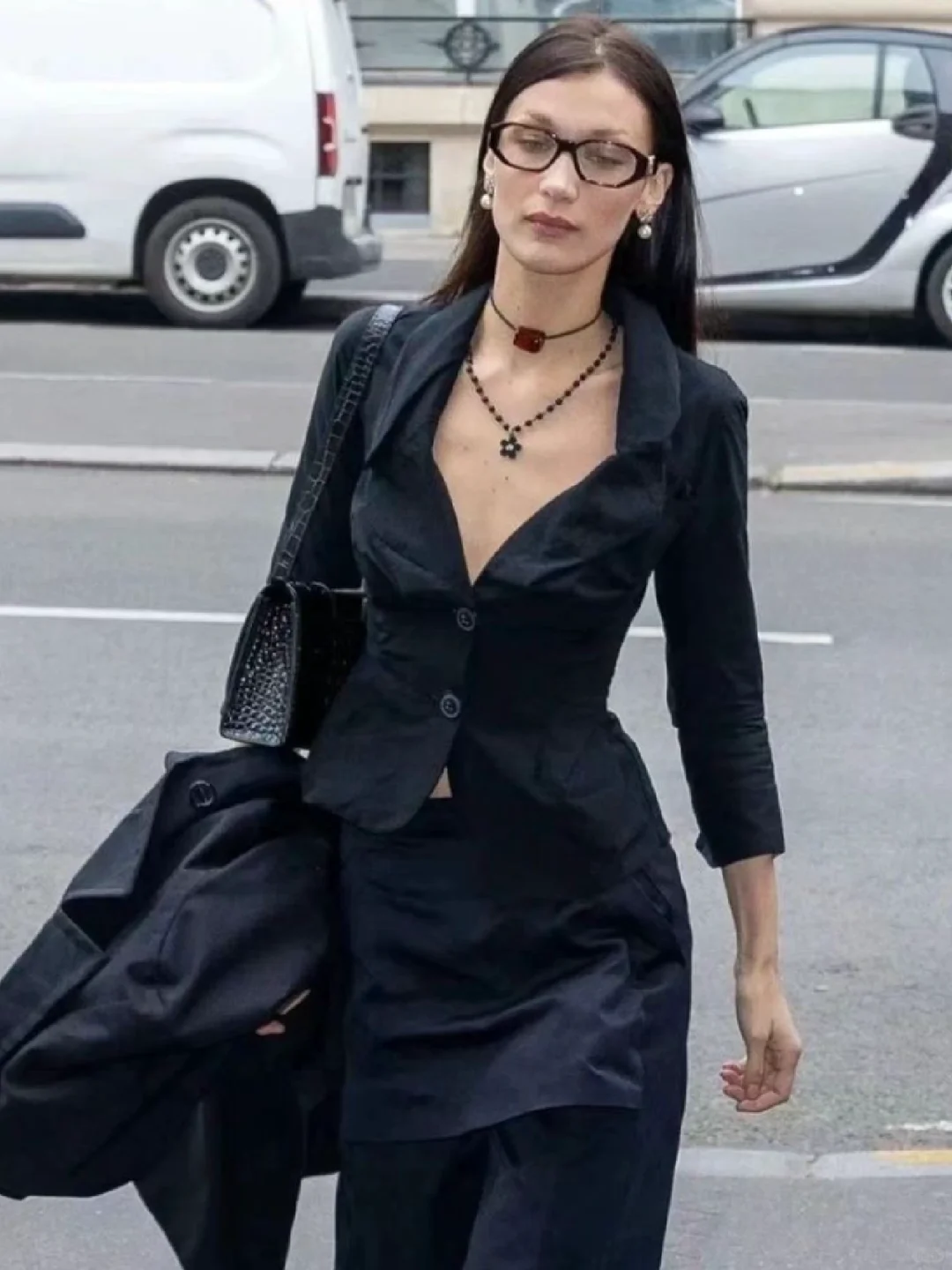 【时尚笔记】办公室海妖：Bella Hadid