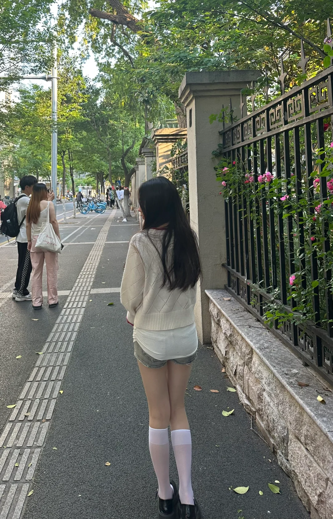 你又在哭泣 我给不了安慰