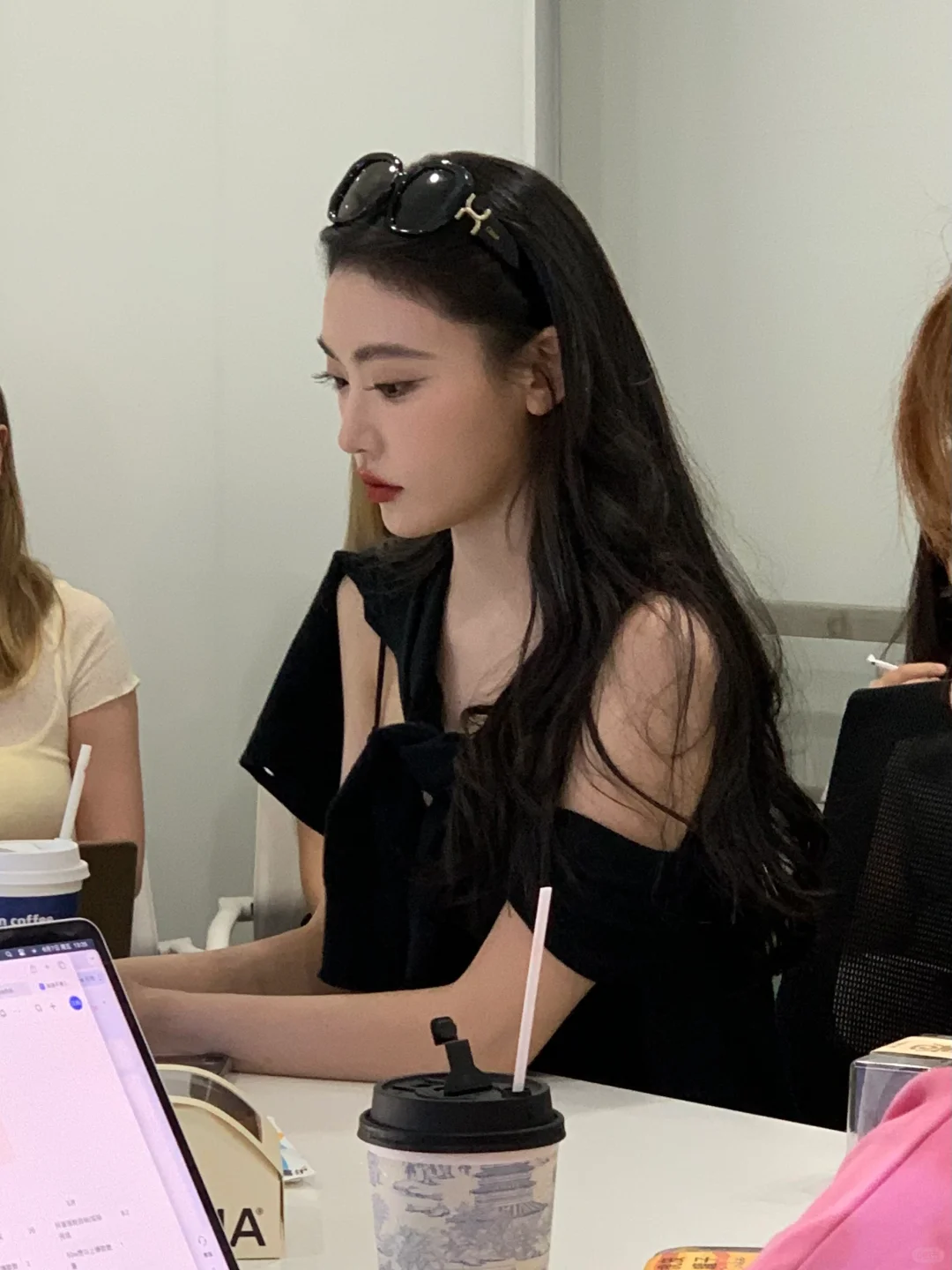 公司开大会碰见的……… 这是网红吗