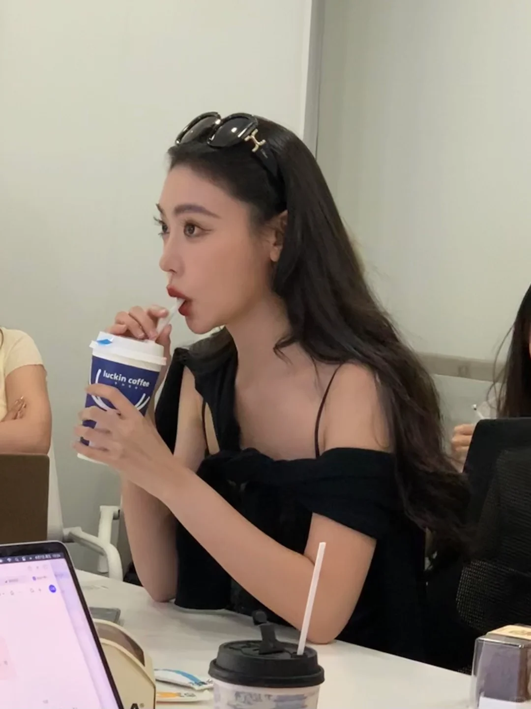 公司开大会碰见的……… 这是网红吗