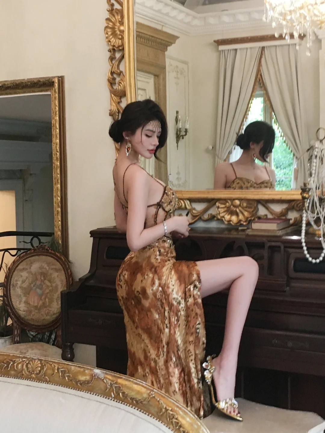 她