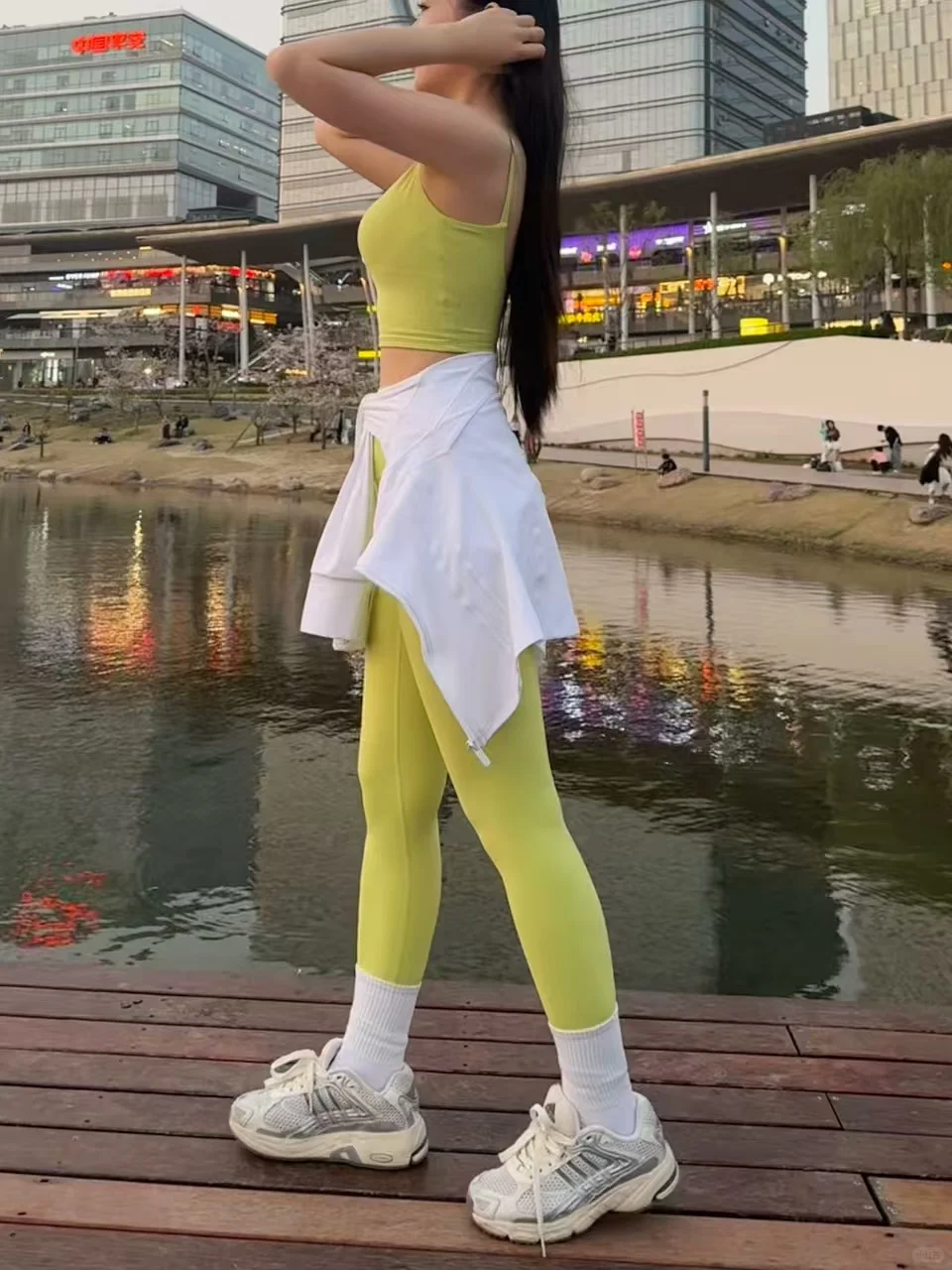 见识到了！感觉外穿瑜伽裤有点精致土…
