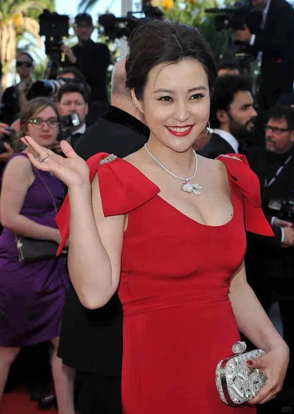 中国身材丰满女明星：魅力与实力的多元展现